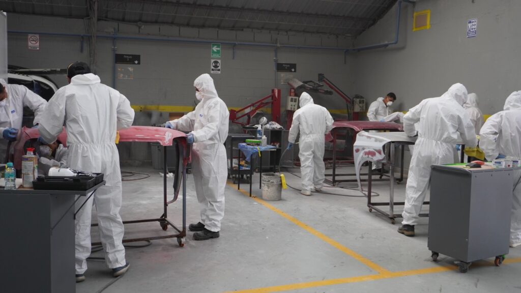 Clase práctica de pintura vehicular